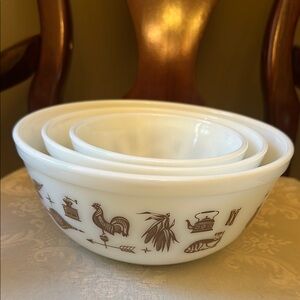 Pyrex set of 3 The Early American pattern milk glass nesting bowls, never used